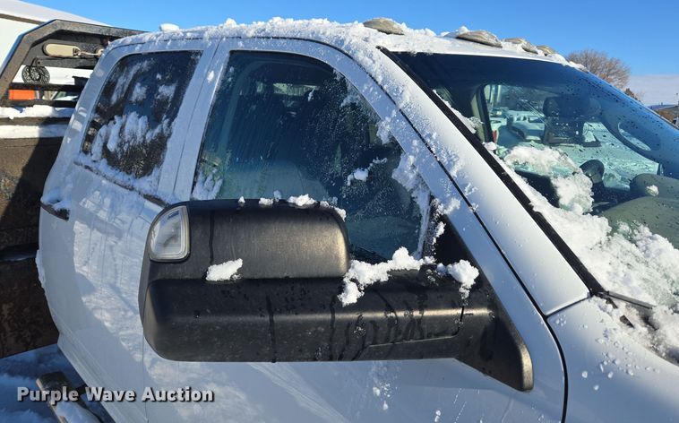 image for item ER5065 2017 Dodge Ram 3500 Crew Cab flatbed pickup truck