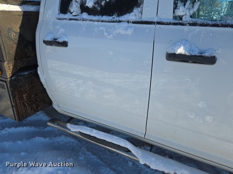 image for item ER5065 2017 Dodge Ram 3500 Crew Cab flatbed pickup truck