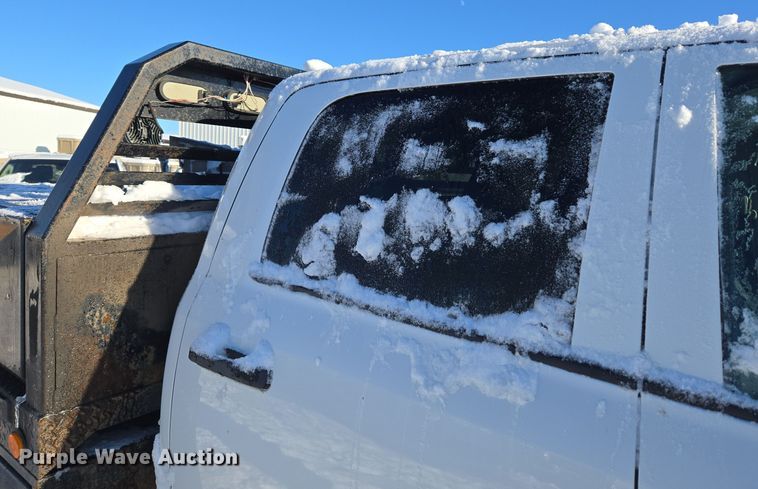 image for item ER5065 2017 Dodge Ram 3500 Crew Cab flatbed pickup truck