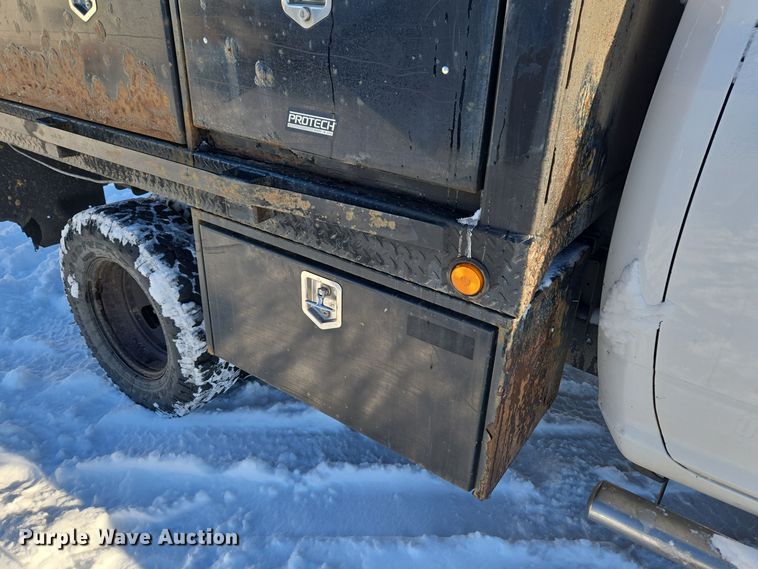 image for item ER5065 2017 Dodge Ram 3500 Crew Cab flatbed pickup truck