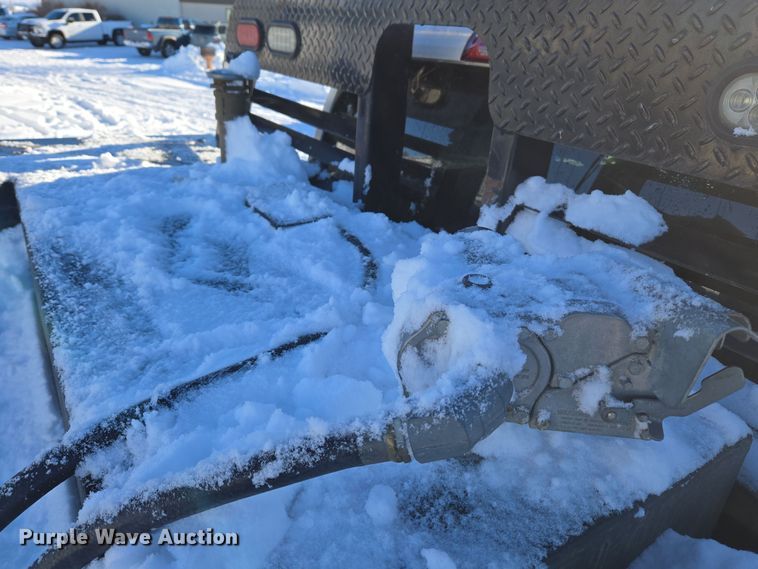 image for item ER5065 2017 Dodge Ram 3500 Crew Cab flatbed pickup truck