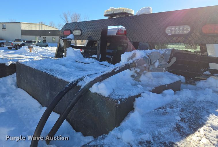 image for item ER5065 2017 Dodge Ram 3500 Crew Cab flatbed pickup truck