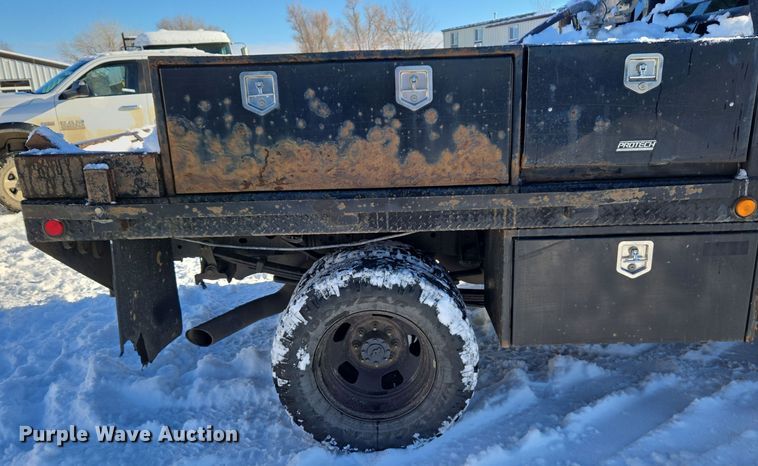 image for item ER5065 2017 Dodge Ram 3500 Crew Cab flatbed pickup truck