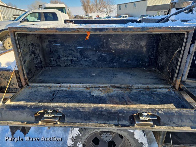 image for item ER5065 2017 Dodge Ram 3500 Crew Cab flatbed pickup truck