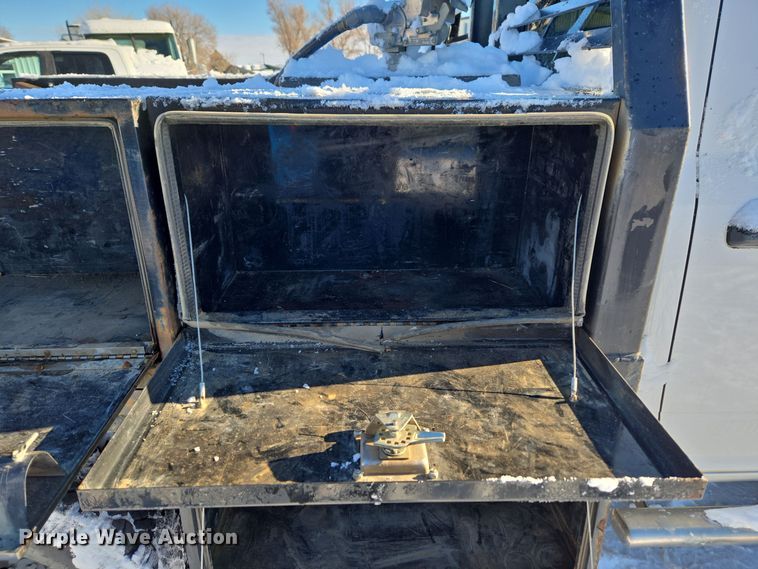 image for item ER5065 2017 Dodge Ram 3500 Crew Cab flatbed pickup truck