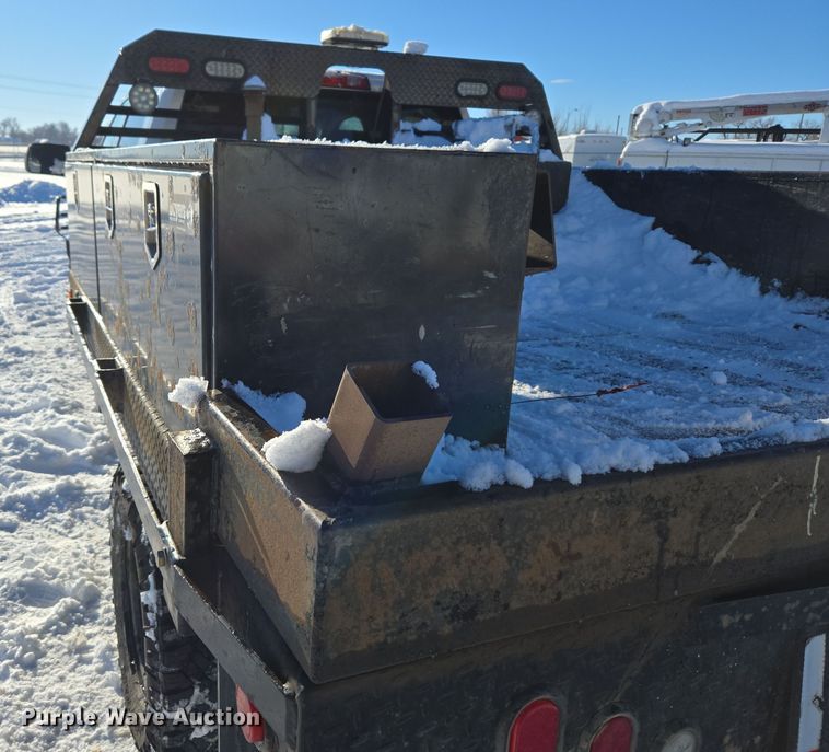 image for item ER5065 2017 Dodge Ram 3500 Crew Cab flatbed pickup truck