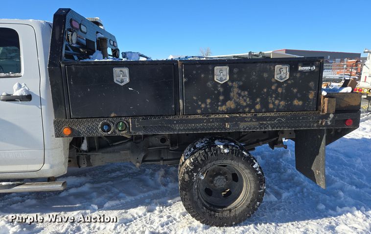 image for item ER5065 2017 Dodge Ram 3500 Crew Cab flatbed pickup truck