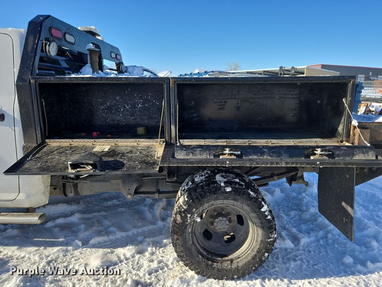 image for item ER5065 2017 Dodge Ram 3500 Crew Cab flatbed pickup truck