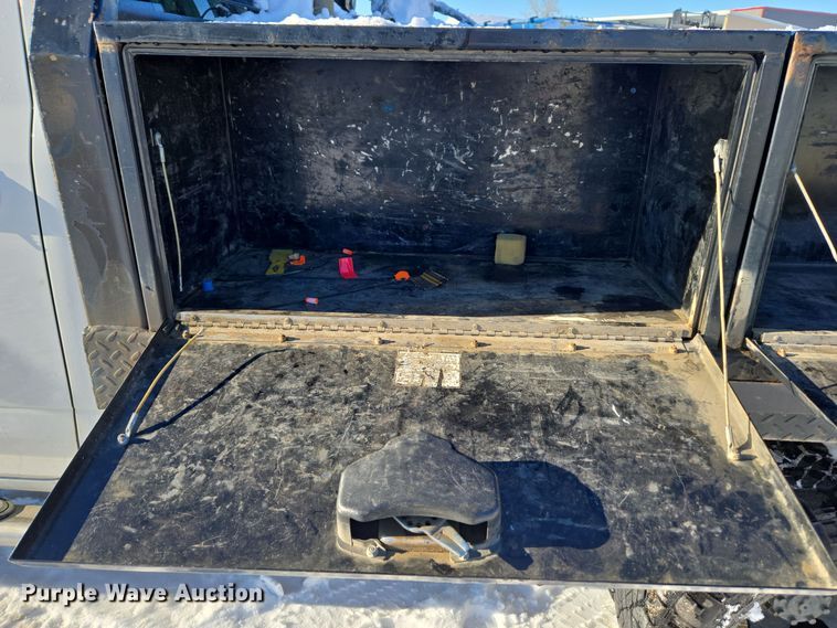 image for item ER5065 2017 Dodge Ram 3500 Crew Cab flatbed pickup truck