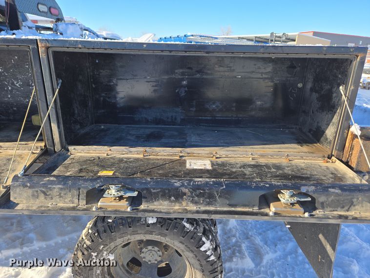 image for item ER5065 2017 Dodge Ram 3500 Crew Cab flatbed pickup truck