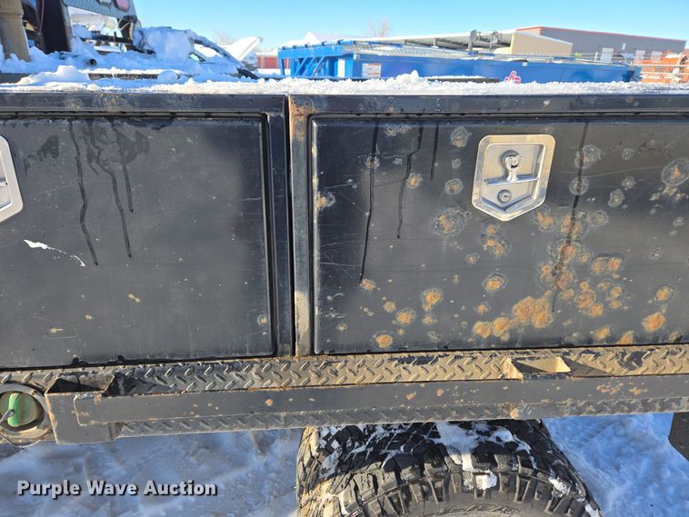 image for item ER5065 2017 Dodge Ram 3500 Crew Cab flatbed pickup truck