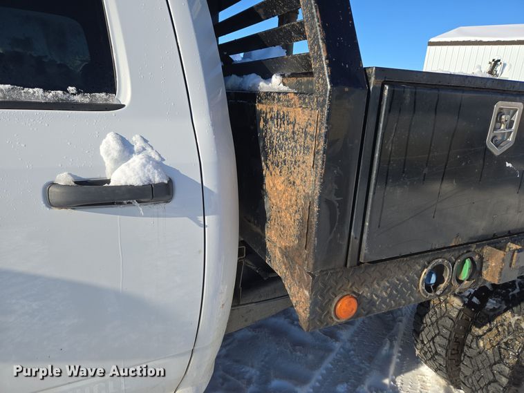 image for item ER5065 2017 Dodge Ram 3500 Crew Cab flatbed pickup truck