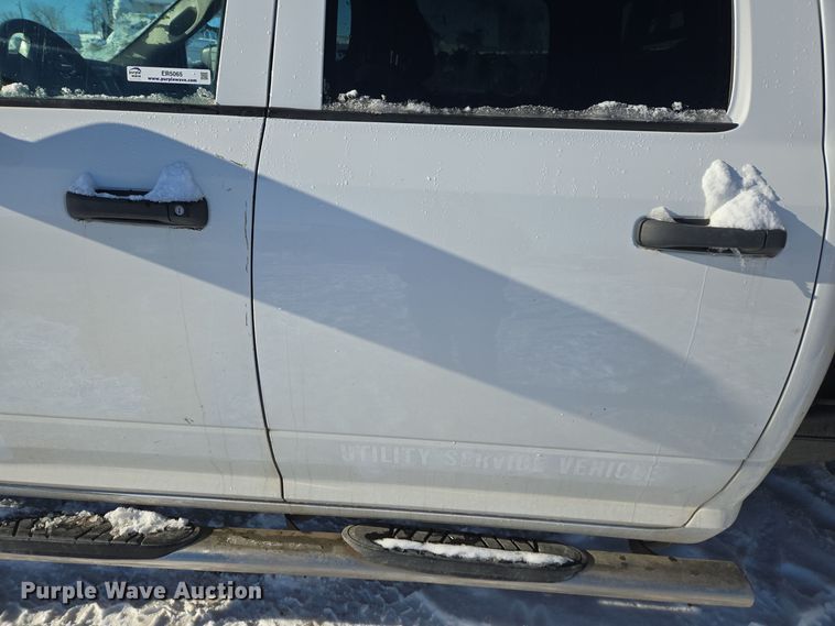 image for item ER5065 2017 Dodge Ram 3500 Crew Cab flatbed pickup truck