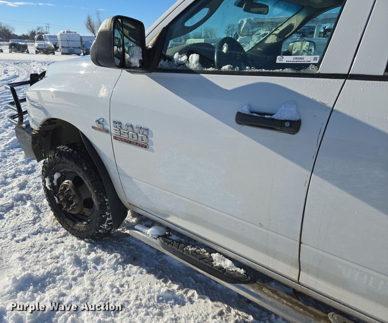 image for item ER5065 2017 Dodge Ram 3500 Crew Cab flatbed pickup truck