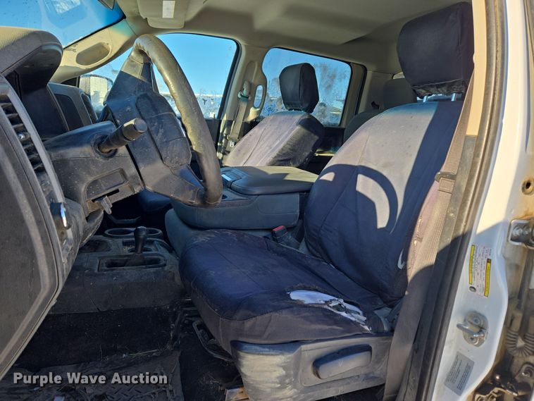 image for item ER5065 2017 Dodge Ram 3500 Crew Cab flatbed pickup truck