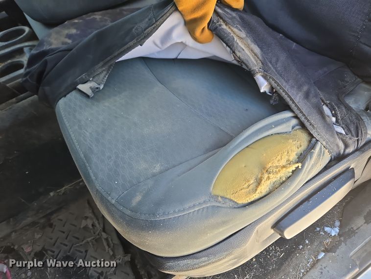 image for item ER5065 2017 Dodge Ram 3500 Crew Cab flatbed pickup truck