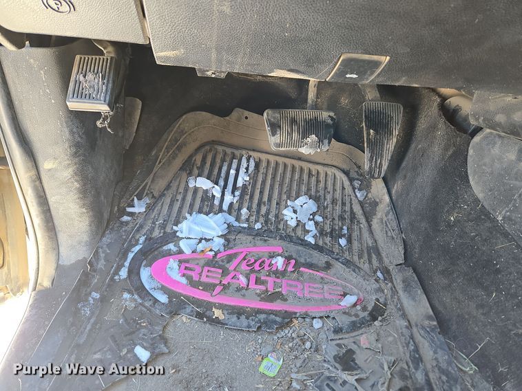 image for item ER5065 2017 Dodge Ram 3500 Crew Cab flatbed pickup truck