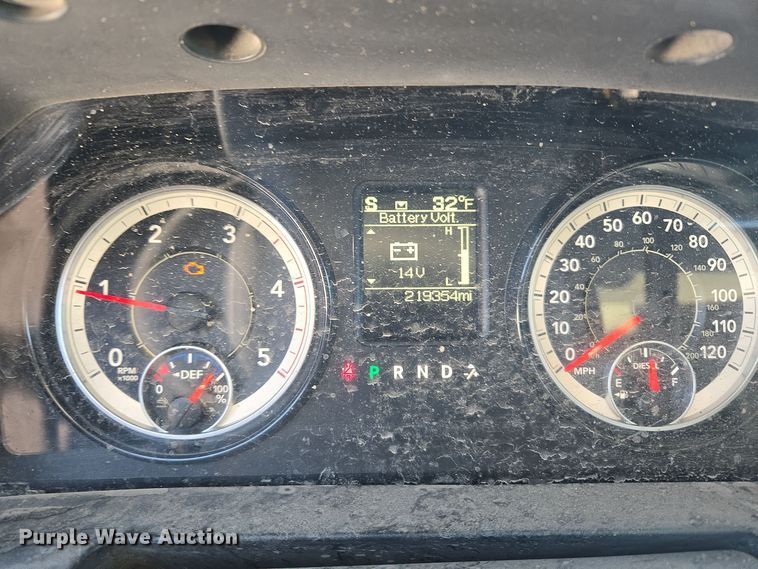 image for item ER5065 2017 Dodge Ram 3500 Crew Cab flatbed pickup truck