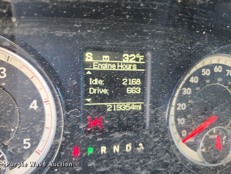 image for item ER5065 2017 Dodge Ram 3500 Crew Cab flatbed pickup truck