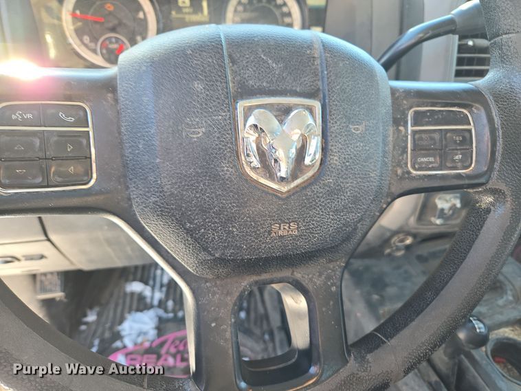 image for item ER5065 2017 Dodge Ram 3500 Crew Cab flatbed pickup truck