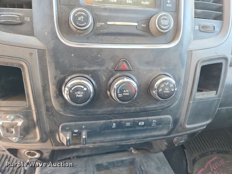 image for item ER5065 2017 Dodge Ram 3500 Crew Cab flatbed pickup truck