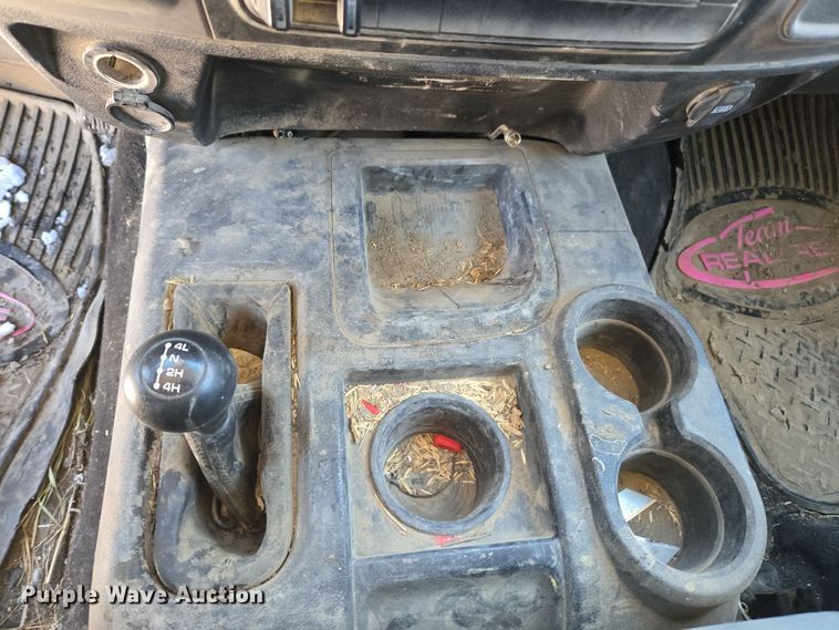 image for item ER5065 2017 Dodge Ram 3500 Crew Cab flatbed pickup truck