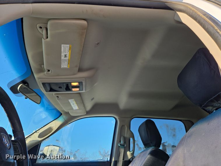 image for item ER5065 2017 Dodge Ram 3500 Crew Cab flatbed pickup truck