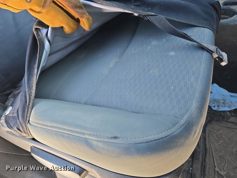 image for item ER5065 2017 Dodge Ram 3500 Crew Cab flatbed pickup truck