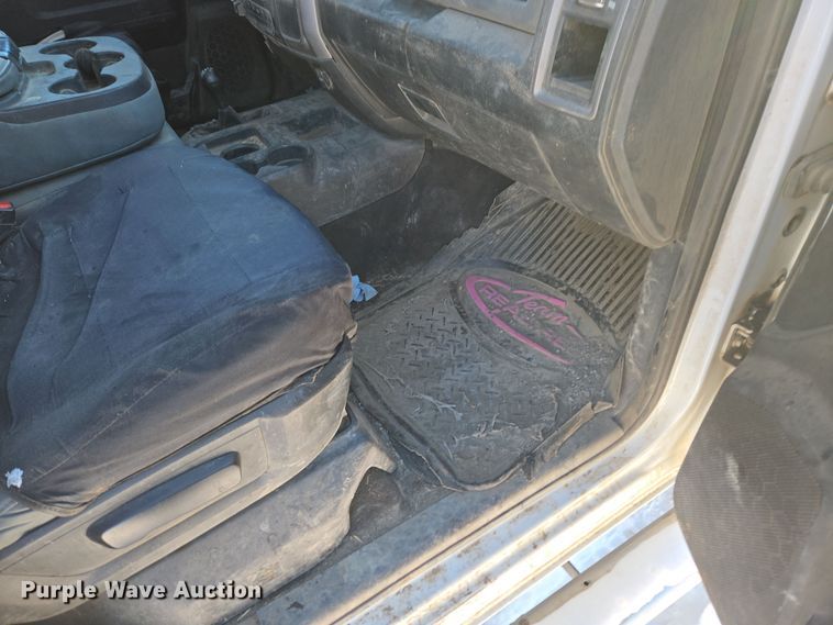 image for item ER5065 2017 Dodge Ram 3500 Crew Cab flatbed pickup truck