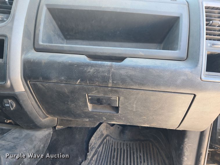 image for item ER5065 2017 Dodge Ram 3500 Crew Cab flatbed pickup truck