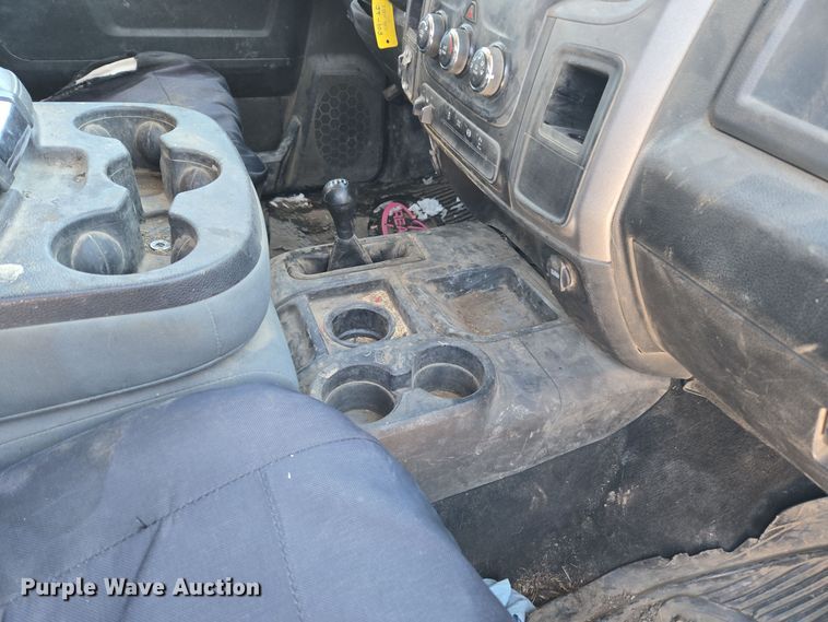 image for item ER5065 2017 Dodge Ram 3500 Crew Cab flatbed pickup truck