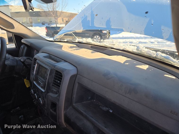 image for item ER5065 2017 Dodge Ram 3500 Crew Cab flatbed pickup truck