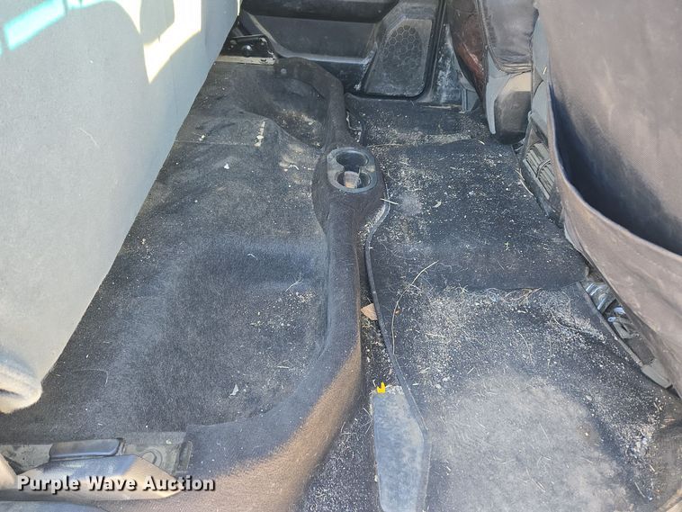 image for item ER5065 2017 Dodge Ram 3500 Crew Cab flatbed pickup truck