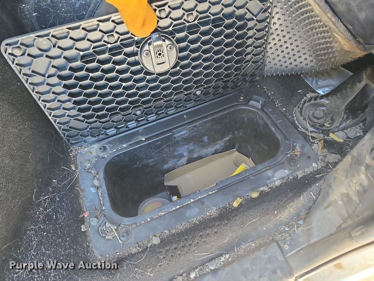 image for item ER5065 2017 Dodge Ram 3500 Crew Cab flatbed pickup truck