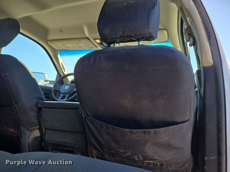 image for item ER5065 2017 Dodge Ram 3500 Crew Cab flatbed pickup truck