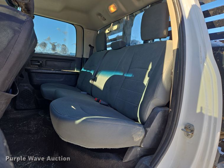 image for item ER5065 2017 Dodge Ram 3500 Crew Cab flatbed pickup truck