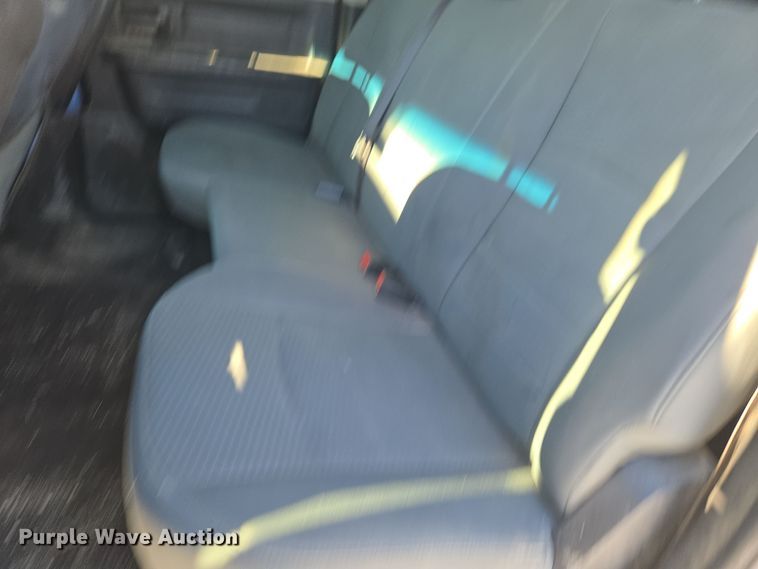 image for item ER5065 2017 Dodge Ram 3500 Crew Cab flatbed pickup truck