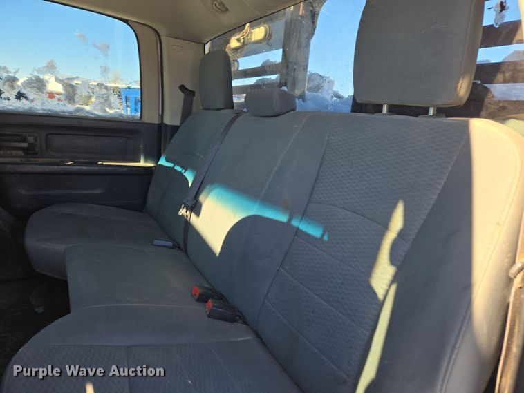 image for item ER5065 2017 Dodge Ram 3500 Crew Cab flatbed pickup truck