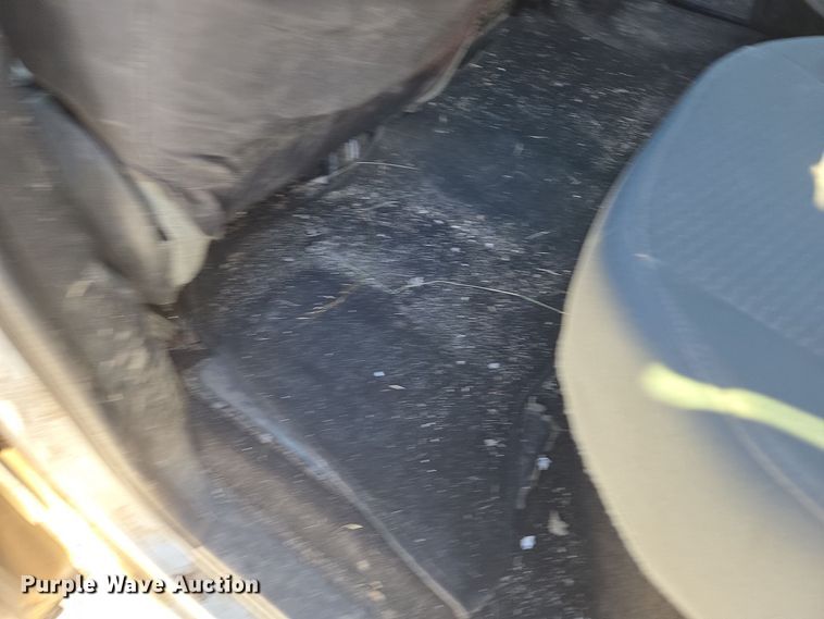 image for item ER5065 2017 Dodge Ram 3500 Crew Cab flatbed pickup truck