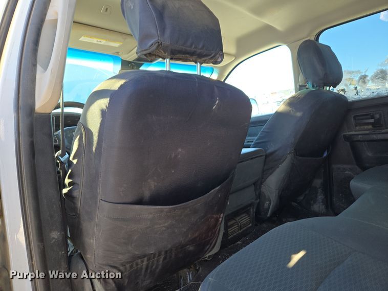 image for item ER5065 2017 Dodge Ram 3500 Crew Cab flatbed pickup truck