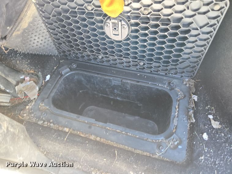 image for item ER5065 2017 Dodge Ram 3500 Crew Cab flatbed pickup truck