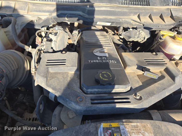 image for item ER5065 2017 Dodge Ram 3500 Crew Cab flatbed pickup truck