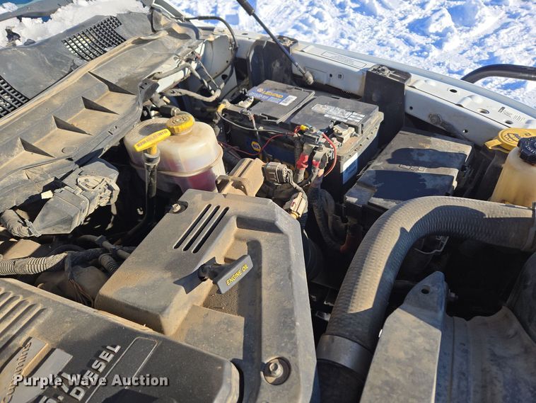 image for item ER5065 2017 Dodge Ram 3500 Crew Cab flatbed pickup truck