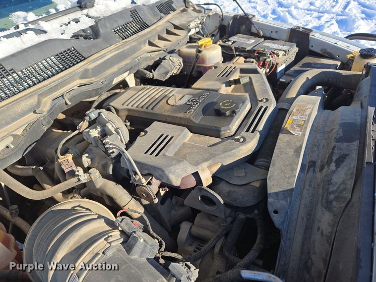 image for item ER5065 2017 Dodge Ram 3500 Crew Cab flatbed pickup truck