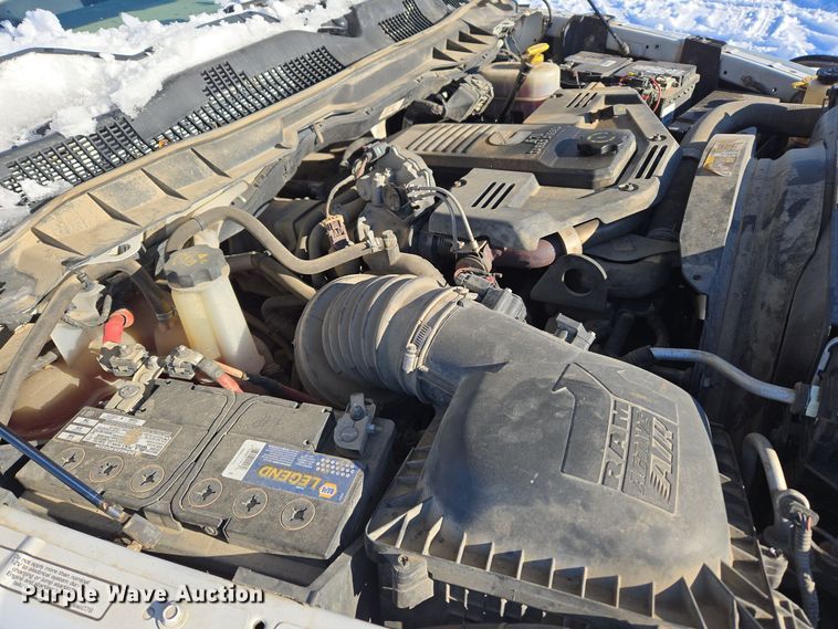 image for item ER5065 2017 Dodge Ram 3500 Crew Cab flatbed pickup truck