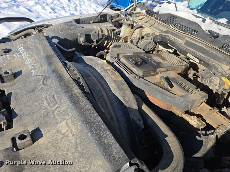 image for item ER5065 2017 Dodge Ram 3500 Crew Cab flatbed pickup truck