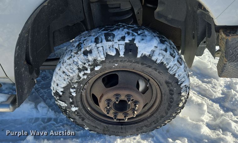 image for item ER5065 2017 Dodge Ram 3500 Crew Cab flatbed pickup truck