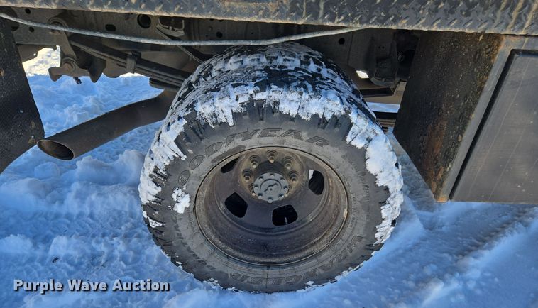 image for item ER5065 2017 Dodge Ram 3500 Crew Cab flatbed pickup truck