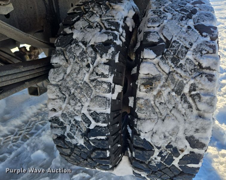 image for item ER5065 2017 Dodge Ram 3500 Crew Cab flatbed pickup truck