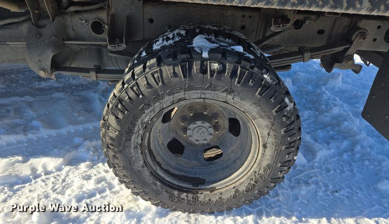 image for item ER5065 2017 Dodge Ram 3500 Crew Cab flatbed pickup truck